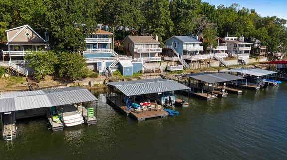 Lake Front |Private Dock |Blue Bungalow|3bed|2bth
