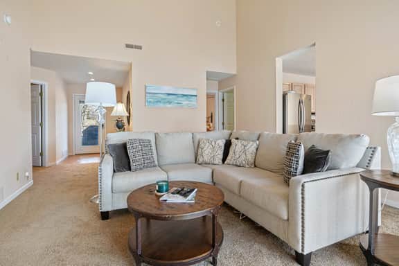 |3B 3B | Lakefront | Boat Dock |Seasonal Pool