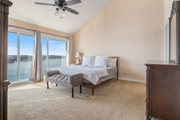 |3B 3B | Lakefront | Boat Dock |Seasonal Pool