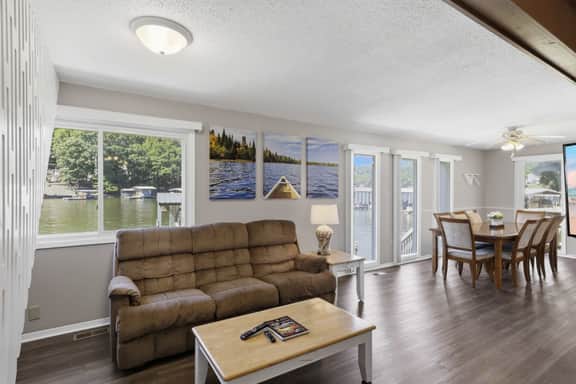 Private Dock|Deck|LakeHouse|Lake Front|3bd 2bth