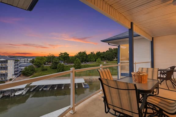 Boat Slip |TopFloorLakeView |Seasonal Pool Hot Tub